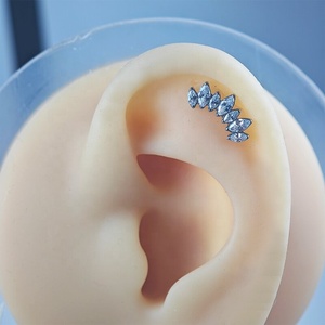 <span class=keywords><strong>Orecchini</strong></span> e Anelli <span class=keywords><strong>per</strong></span> Piercing in Titanio G23 con Filettatura Interna e 7 Zirconi, Gioielli Personalizzati <span class=keywords><strong>per</strong></span> Matrimoni - Product Image 4