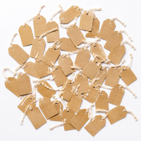Étiquettes suspendues en papier kraft vierges avec ficelle |   Étiquettes cadeaux marron avec œillet métallique doré et corde en coton pour vêtements
