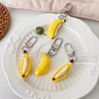 Porte-clés créatif en peluche courte banane demi-pelée, breloque fruit 3D style snack, pendentif pour sac d'étudiant, 31-50cm, cadeau pour meilleure amie et couple