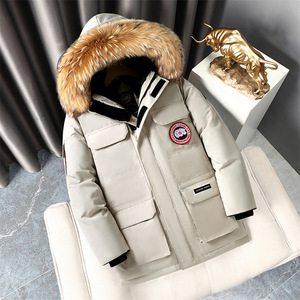 <span class=keywords><strong>Doudoune</strong></span> tendance pour hommes pour l'hiver Vêtements longs et décontractés avec <span class=keywords><strong>capuche</strong></span> chaude et fermeture à glissière à col montant et logo sur le devant - Product Image 2