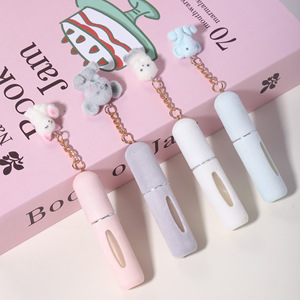 Mini botella de perfume floral en roll-on con llavero de peluche para viajes y uso diario - Product Image 5