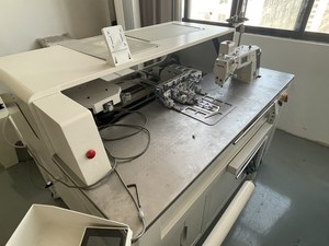 Nouvelle machine à coudre informatisée ZJKB à plat, à une aiguille, pour la pose de poches sur les jeans, idéale pour l'usine de couture de motifs de poches. - Product Image 3