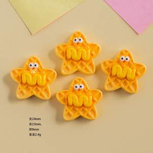 Vente en gros d'omelettes à pain personnalisées, pendentifs plats miniatures en résine pour la fabrication de bijoux - Product Image 6