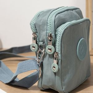 Bolso Bandolera Horizontal Cuadrado para Mujer, 7 Pulgadas, Correa Única, Azul Claro, Resistente al Agua, Cierre de Cremallera, para Uso Diario - Product Image 3