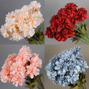 Fleurs artificielles de chrysanthèmes, branche unique en soie, décorations de mariage pour les allées et salles de réception. - Product Image 5