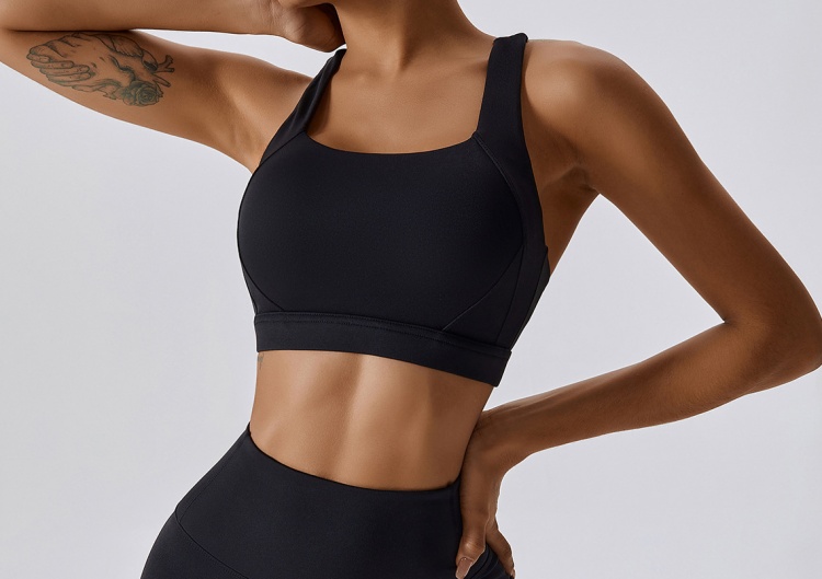 Black sports bra