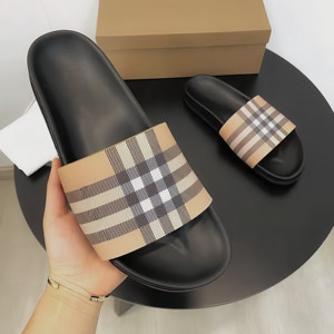 Nouvelles pantoufles pour hommes en cuir premium 2026 – Chaussures plates rétro à carreaux de créateur, style décontracté pour la marche en extérieur - Product Image 2