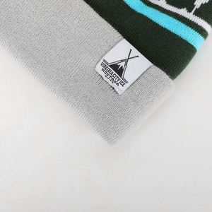 Chapeau d'hiver unisexe personnalisé en acrylique de haute qualité, bonnet de ski chaud, bonnet en tricot jacquard avec pompon, logo tissé sur étiquette - Product Image 4