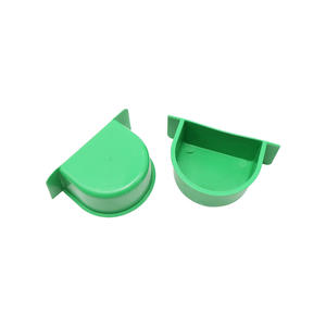 Nouvelle conception de bols suspendus pour l'alimentation des perroquets, coupelles en plastique pour l'eau, mangeoires pour <span class=keywords><strong>oiseaux</strong></span>, boîtes à nourriture, auge - Product Image 4