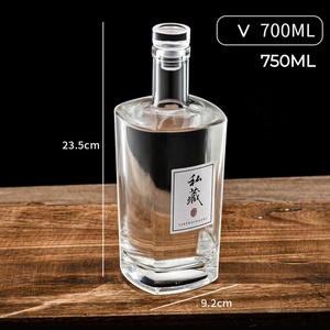 Bouteille en verre super flint transparent mat carré de 500 ml et 750 ml, écologique, pour whisky, spiritueux, vodka, <span class=keywords><strong>gin</strong></span>, brandy, avec sérigraphie – Vente en gros - Product Image 4