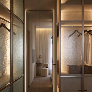 Dressing modulaire de luxe haut de gamme, armoire de designer sur mesure pour villa avec portes à cadre en verre et éclairage LED intégré - Product Image 2