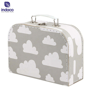 Nueva maleta de papel de cuero marrón de alta calidad con diseño personalizado para empaque de regalos infantiles. - Product Image 6
