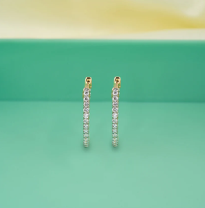Pendientes de aro de diamantes brillantes diseñados para un estilo de lujo y comodidad con un hermoso arreglo de piedra Proveedor indio - Product Image 5