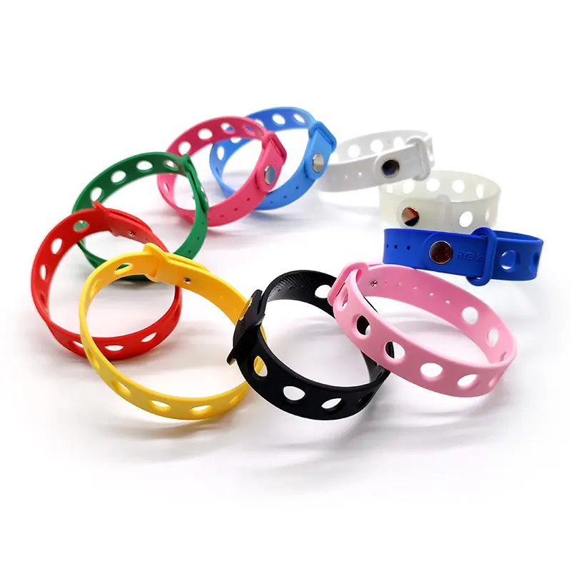 Prix usine 18/21/23cm couleur arc-en-ciel bandes en PVC souple avec trous ajustement sabot charme Silicone Bracelet Bracelets