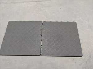 Arlott Revêtement de sol de <span class=keywords><strong>garage</strong></span> personnalisé au design moderne 18plus 400x400x18mm Polypropylène préfabriqué polyvalent bon prix - Product Image 4