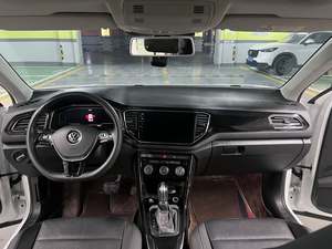 Auto Usado Volkswagen <span class=keywords><strong>T</strong></span>-<span class=keywords><strong>Roc</strong></span> <span class=keywords><strong>2022</strong></span> 1.4T 280TSI Tracción Delantera Comfort PLUS - Product Image 4