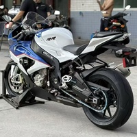 Moto sportive BMW S1000RR d'occasion, essence, 999 cm³, quatre cylindres en ligne, refroidie par eau, superbike, en excellent état de marche, moto de course, conduite sur autoroute