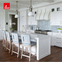 Armoires de cuisine Alland sur mesure, style Shaker américain avec îlot en marbre, poignées et quincaillerie peintes en blanc, pour les constructeurs