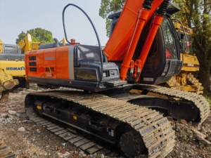 Cheap Price <b>Machine</b> Used 20 ton Hitachi zx200 excavator in low working hours and good condition in stock - Product Image 4