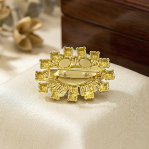 Broche ZHENXUN en perles et diamants <span class=keywords><strong>Yakin</strong></span> Eyes, pour costumes et manteaux, vente directe d'usine, vente en gros, polyvalente - Product Image 5