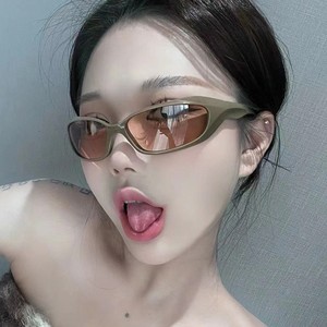 Lunettes de soleil œil de chat personnalisables avec logo - Monture intégrale, verres UV400, légères et durables, confortables pour les sports de plein air et le cyclisme - Product Image 1