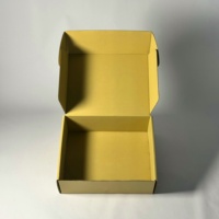 Boîte d'expédition en carton ondulé personnalisée en gros pour l'emballage de bougies, avec impression en relief, design durable, matériaux recyclés, noir