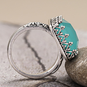 Anello vintage in stile giada con corona per donna, elegante gioiello da dito da principessa - Product Image 6