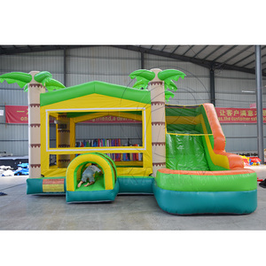 Château gonflable géant en PVC durable avec toboggan aquatique et trampoline pour fêtes en extérieur - Product Image 1