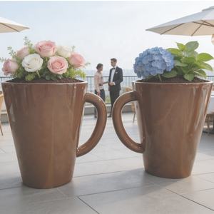 Macetero de Fibra de Vidrio Personalizado con Forma de <span class=keywords><strong>Taza</strong></span> de Café, Diseño Moderno y Lujoso para Decoración de Vestíbulos de Hotel y Plazas, Juego de Macetas Decorativas - Product Image 1