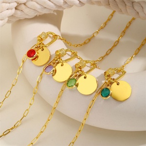 Collar con colgante de disco redondo de circonita pulida de alto brillo con diseño de hebilla de escalada y piedras de cumpleaños de los doce meses - Product Image 1