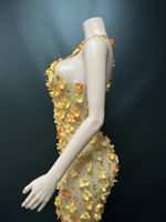 Gaun pesta formal model halter bunga dengan detail mesh nude, potongan ramping, cocok untuk festival musik 3D, model eksplosif Novance Y5977.
