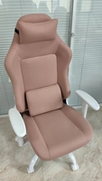Chaise pivotante ergonomique en cuir PU rose Chaise tournante en maille de jeu de bureau avec logo brodé Confort inclinable de haut niveau