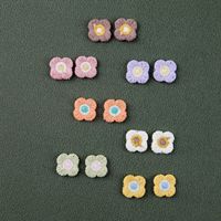 Petite fleur brodée, sans colle, idéale pour les pinces à cheveux DIY, les accessoires capillaires et les accessoires vestimentaires.