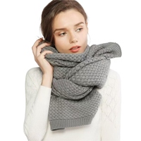 Écharpe d'hiver de mode de couleur unie en gros pour les femmes accessoires chauds tricotés avec taille et marque personnalisées