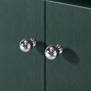 Tirador de Bola Corrugado de Aleación de Zinc para Mesitas de Noche, Armarios, Vinotecas y Gabinetes de Cocina - Acabado Dorado, Diseño Sencillo - Product Image 2