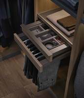 Armoire sur mesure Alland, luxe moderne, en forme de L, pour chambre à coucher, avec portes en verre MDF, éclairage LED, placard intégré