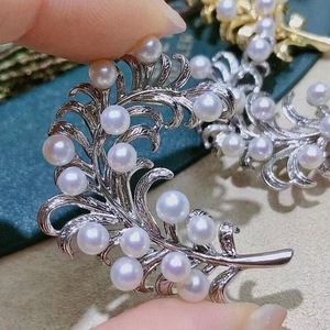 Broche en perles d'eau douce haut de gamme avec motif plume, nouvelle collection automne-hiver, polyvalente et élégante - Product Image 4