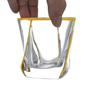 N29 Vente en gros gobelet en verre à whisky de luxe gobelet en verre peint à la ligne dorée torsadée gobelet en verre - Product Image 3