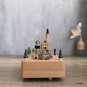 Boîte à musique en bois élégante avec design de carrousel de château de train de Noël <span class=keywords><strong>dans</strong></span> le ciel, cadeau d'anniversaire pour petit ami petite amie - Product Image 6