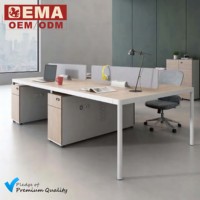 Bureau de travail EMA style simple pour 4 personnes, cloisonnement face à face, communication facilitée, bureau pour employés