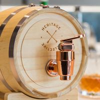 Vente en gros de barils à vin en bois de nouvelle conception, barils en bois faits à la main pour le stockage des spiritueux, barils à whisky vintage