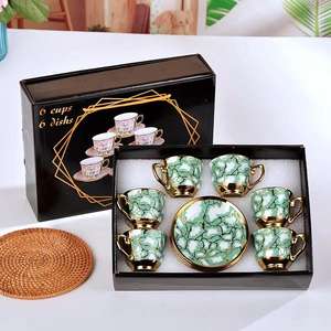 Vendita calda <span class=keywords><strong>Vintage</strong></span> in ceramica bianco <span class=keywords><strong>tazze</strong></span> <span class=keywords><strong>da</strong></span> tè e piattino Set di <span class=keywords><strong>tazze</strong></span> <span class=keywords><strong>da</strong></span> caffè arabe di lusso placcate in oro - Product Image 2