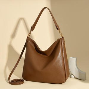 2024 cuir souple femmes grande capacité mode épaule sous les bras sac fourre-tout sac femme - Product Image 1