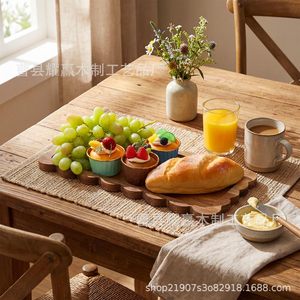 Plateau rectangulaire en bois d'acacia, forme vague, bord festonné, pour servir le fromage et le pain, plateau de service en bois massif, assiette de dîner - Product Image 2