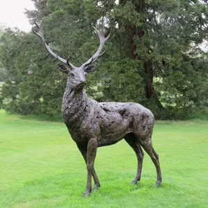 Decorazione da giardino esterna personalizzata in metallo antico a grandezza naturale Statue di cervo in bronzo bianco coda bianca statua di cervo