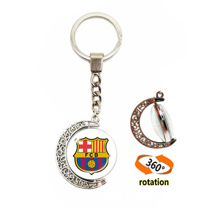 Bulk 360 °   Porte-clés rotatif FC Barcelone, cadre vintage en forme de lune, <span class=keywords><strong>ensemble</strong></span> de porte-clés avec emblème FCB pour les boutiques de produits de football et les fans - Product Image 1