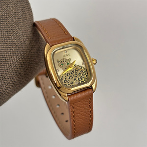 Montre-bracelet vintage haut de gamme à motif léopard, design de niche, carrée, exquise, à la mode, pour femme, mouvement à quartz - Product Image 1