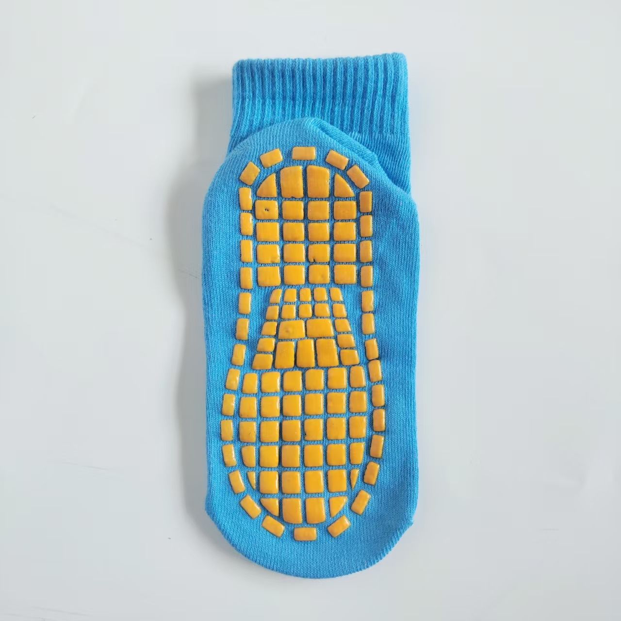 Solid Pattern Winter Crew Knitted Anti-Slip Trampoline Park Socks for Kids Adults Indoor Playground Jump Grip Bottom Sweat