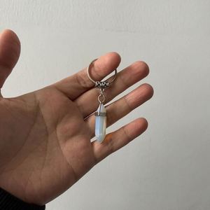 Porte-clés en prisme hexagonal d'opale, cristal de guérison, vente en gros - Product Image 1