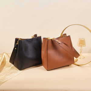 Rétro Grande Capacité Cuir de Fleur Pleine Femme Style de Vie Urbain Fourre-Tout Épaule Sac sous le Bras Fabricant OEM En Stock - Product Image 6